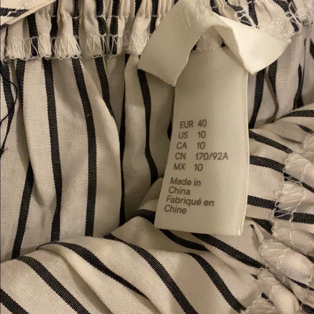 3/$20🐝 H&M blue white stripped off shoulder - Picture 2 of 2